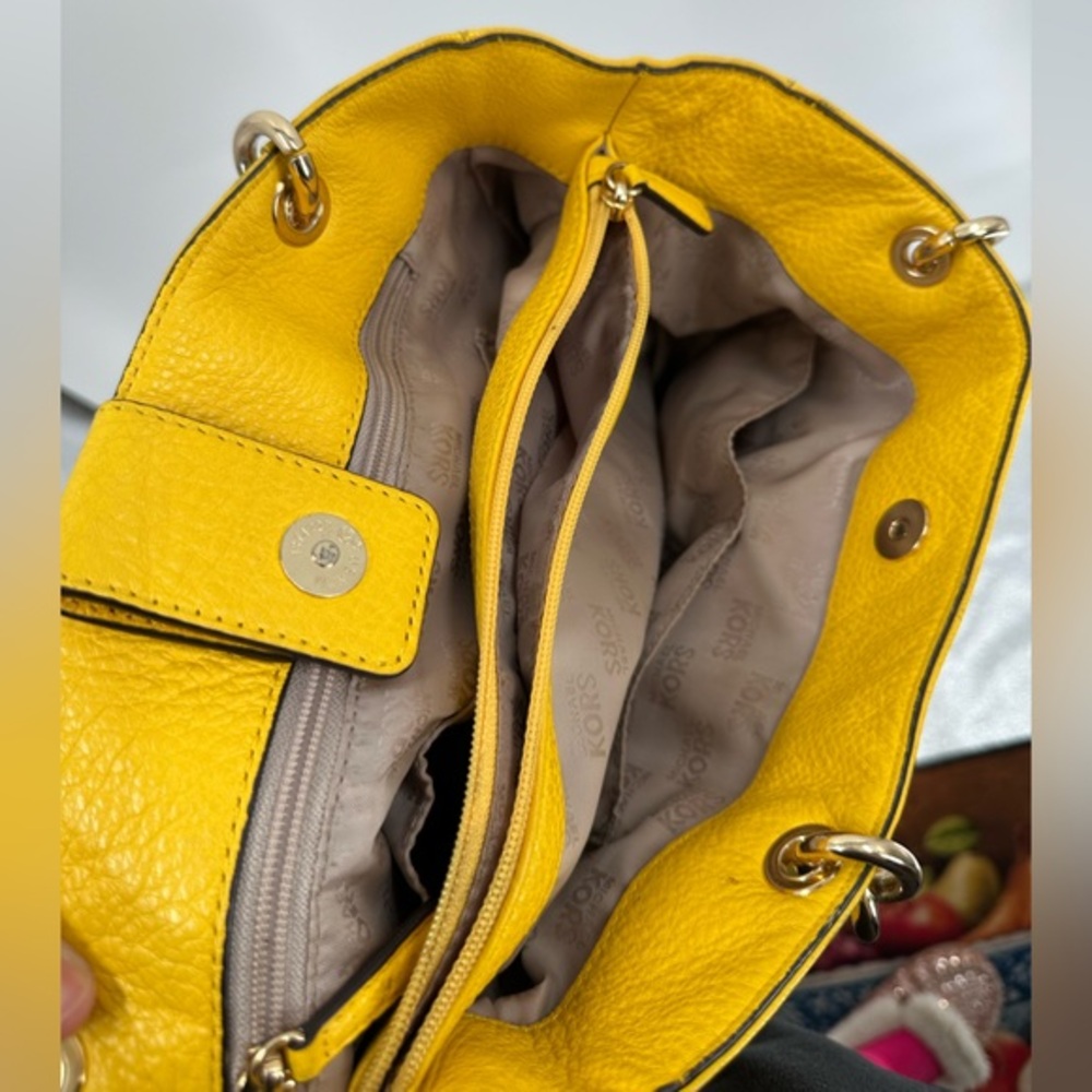 MICHAEL Michael Kors Large Leather Fulton Chain Shoulder Tote (Citrus) - Picture 4 of 16